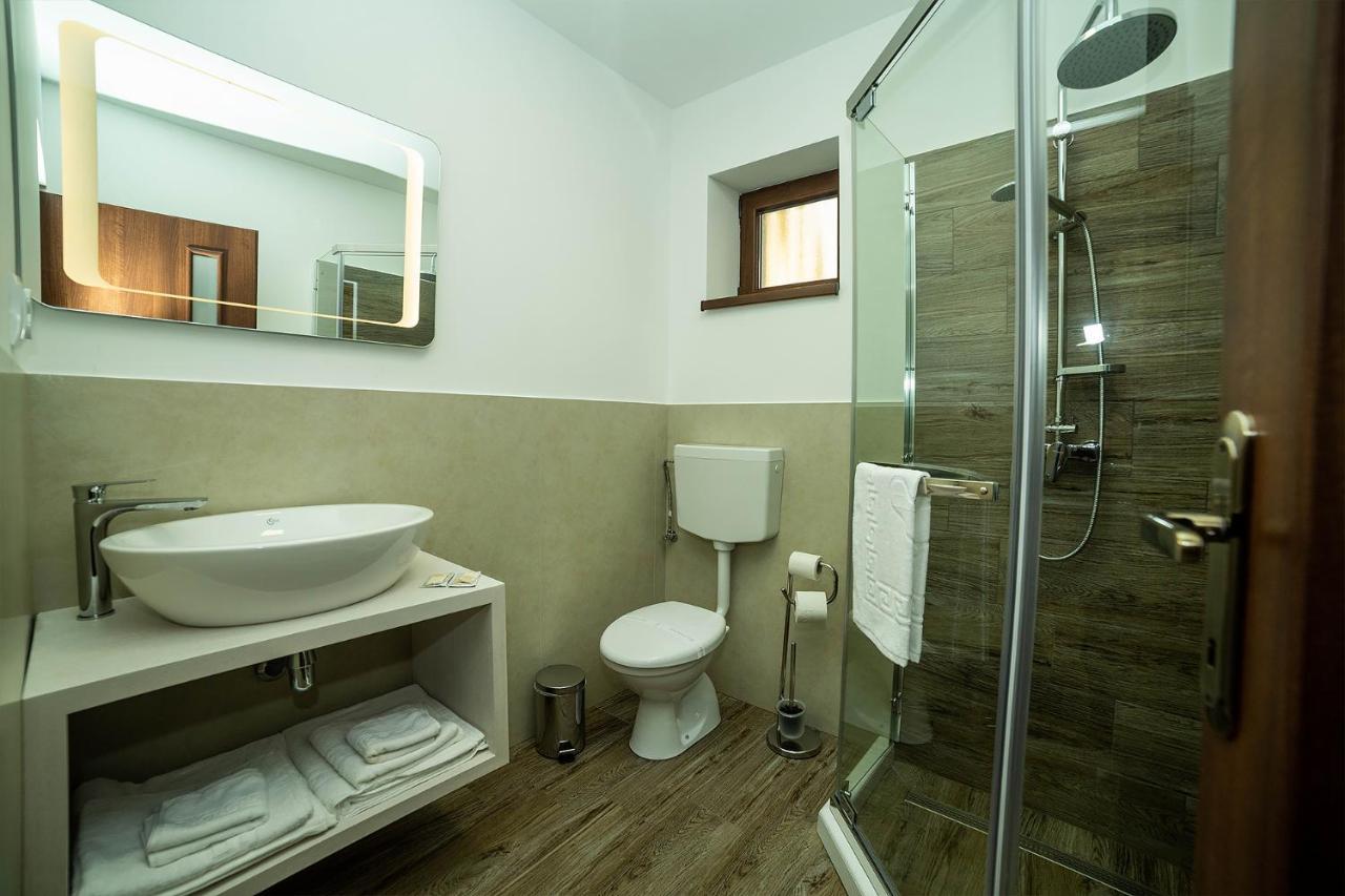 Pensiunea Casablanca Reghin Exterior foto