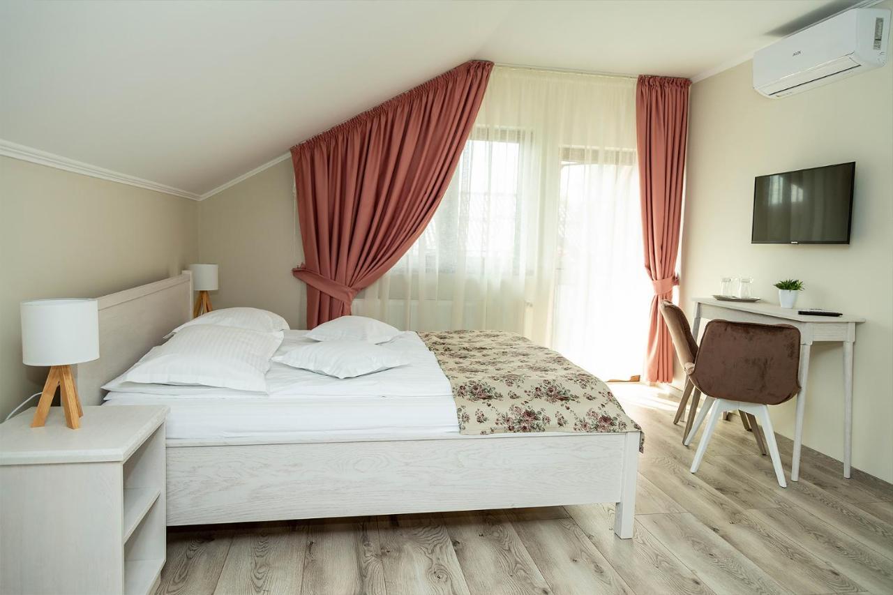 Pensiunea Casablanca Reghin Exterior foto