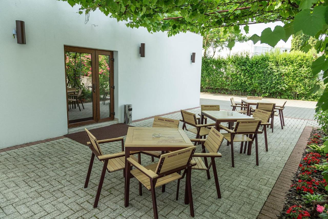 Pensiunea Casablanca Reghin Exterior foto