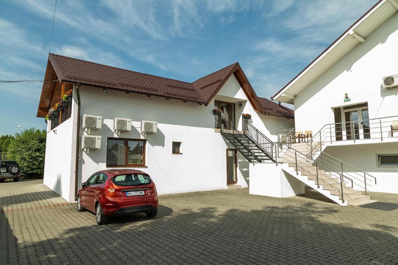 Pensiunea Casablanca Reghin Exterior foto